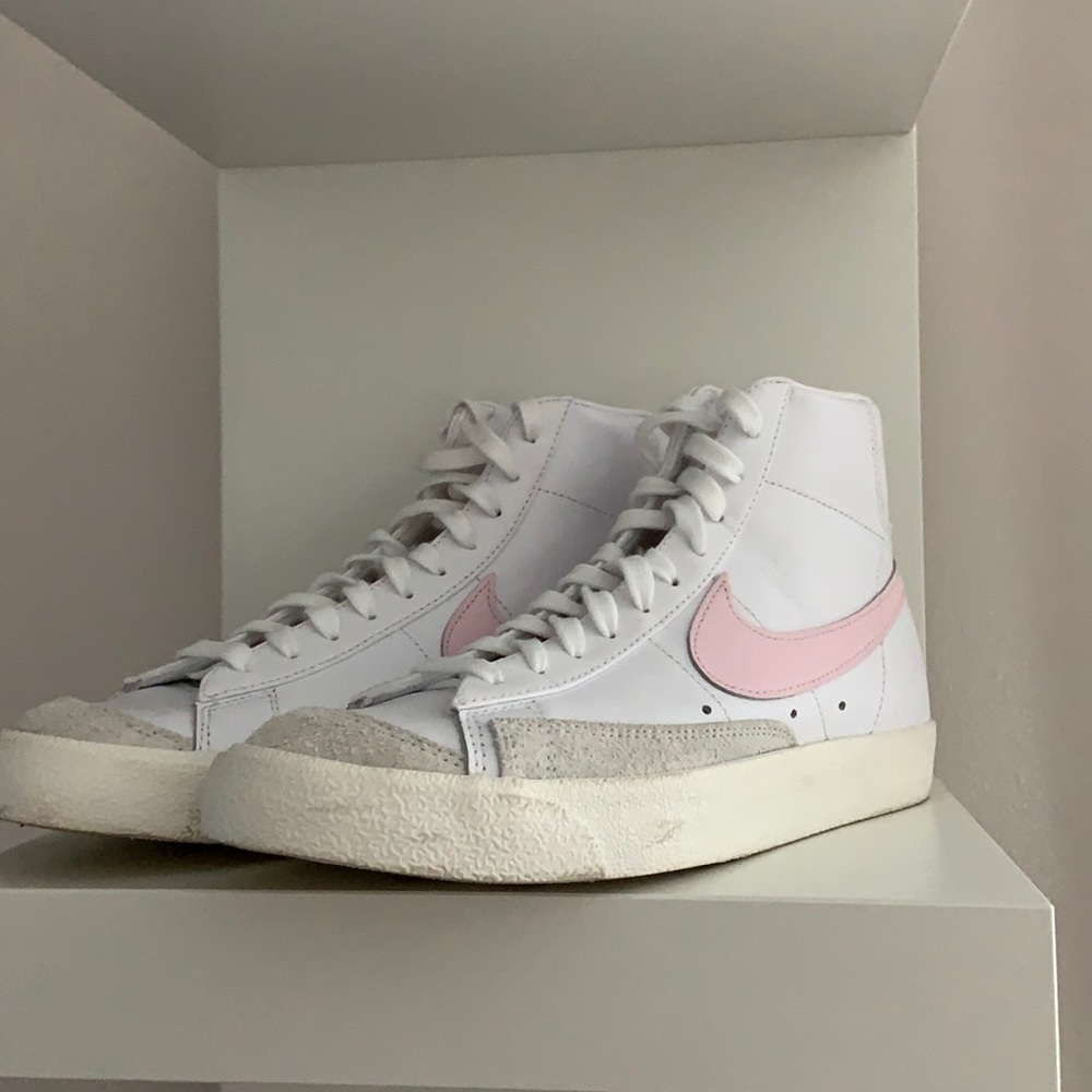 Nike blazers pink